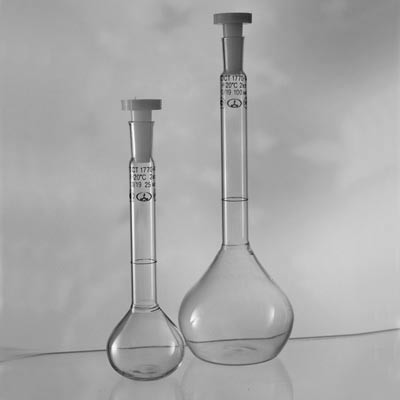 Колбы мерные с одной меткой и полиэтиленовой пробкой 2а-200-2