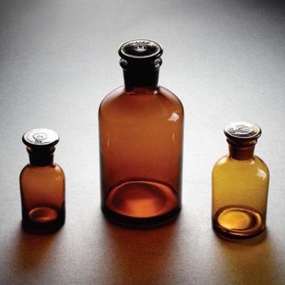 Склянки для реактивов из темного стекла с узкой горловиной и притертой пробкой 125 мл